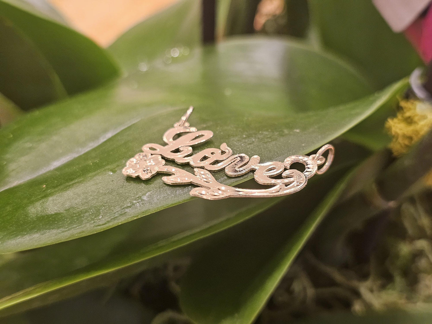 10K Solid Yellow Gold Name Pendant Necklace with Rose Design