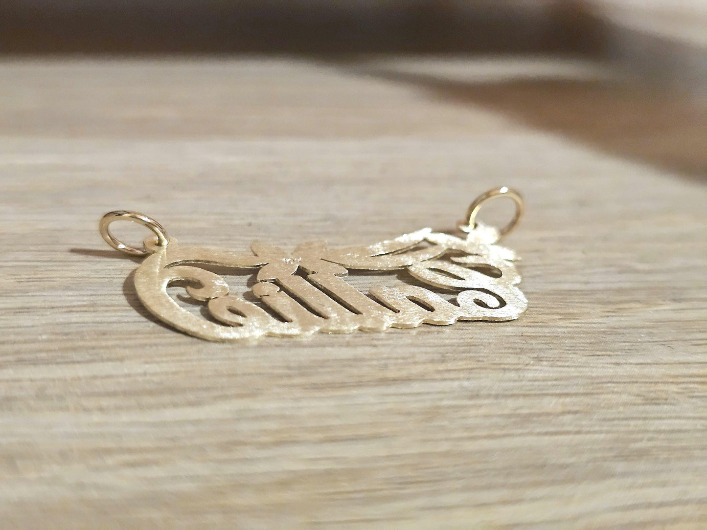 10K Solid Yellow Gold Name Pendant Necklace with Flower Banner