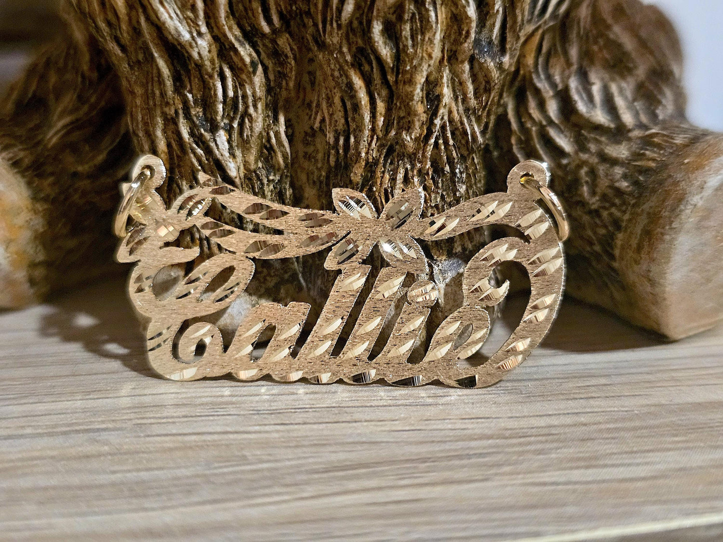 10K Solid Yellow Gold Name Pendant Necklace with Flower Banner