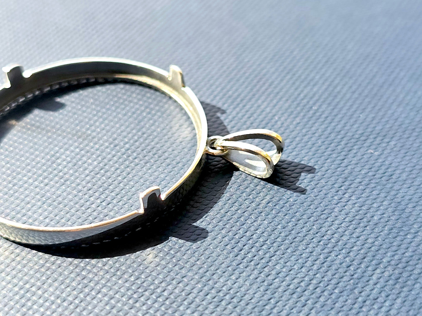 925 Sterling Silver Prong Back Illusion Edge Bezel for 34mm Mexican 1 Peso Coins