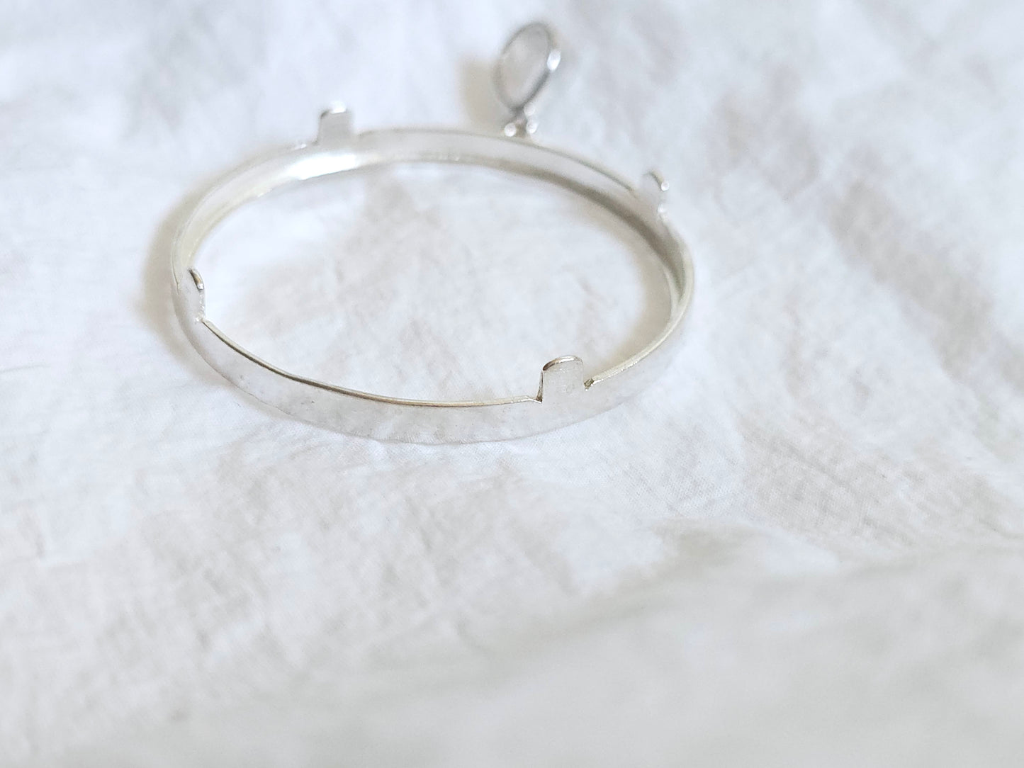 925 Sterling Silver Prong Back Diamond Cut Bezel for 34mm Mexican 1 Peso Coins