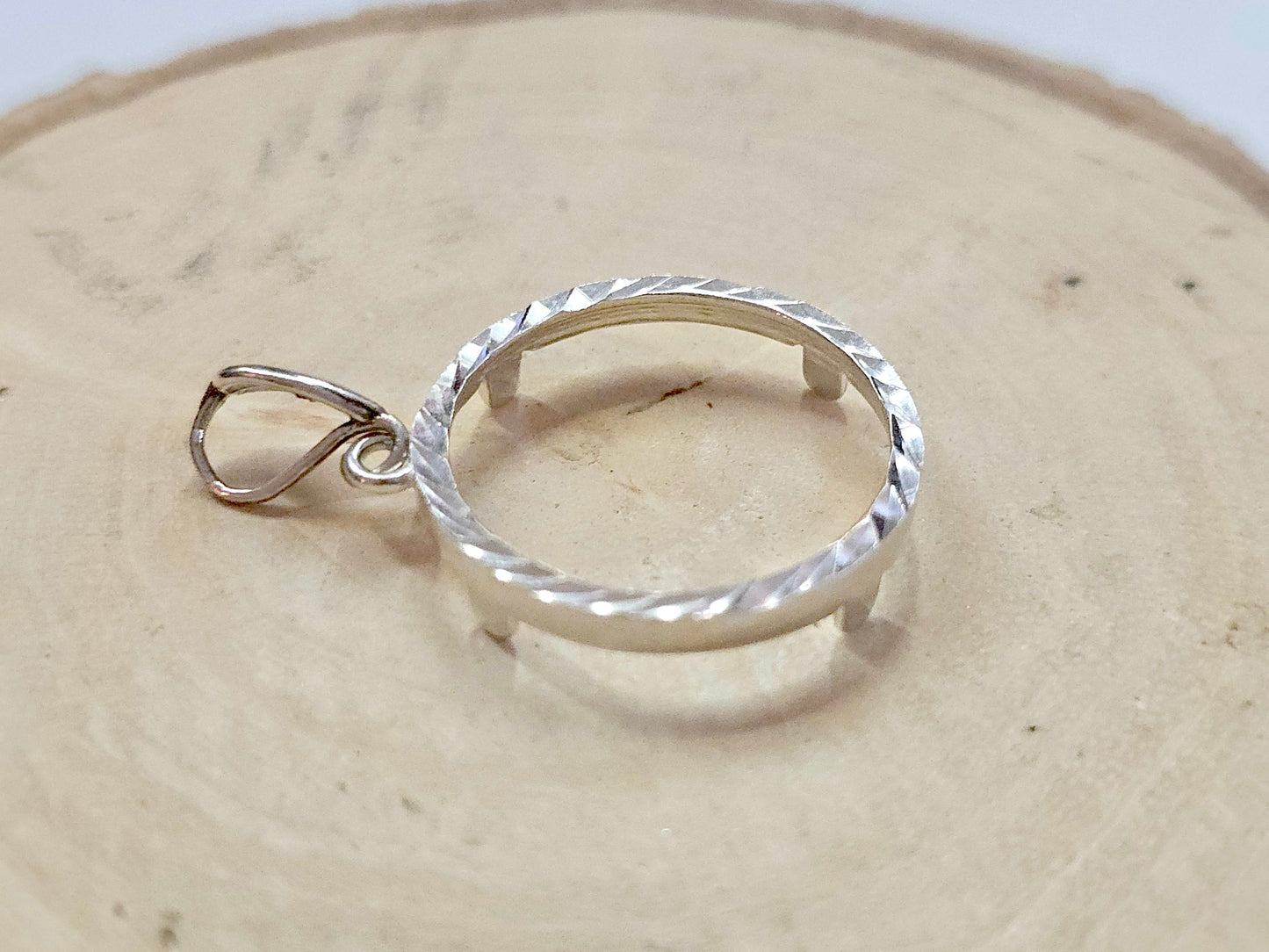 925 Sterling Silver Prong Back Diamond Cut for 22mm Nickel 5 Cent Coins