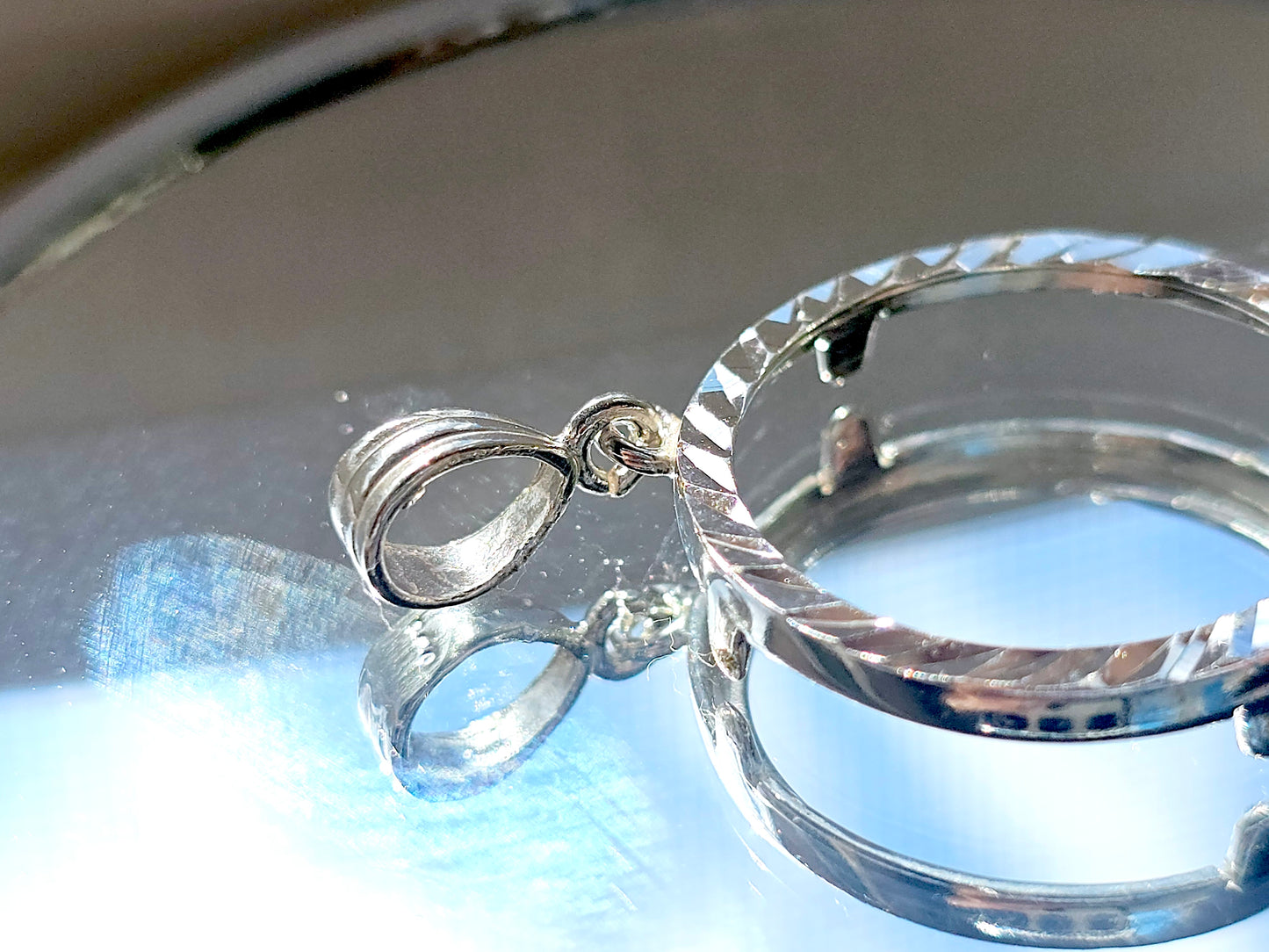 925 Sterling Silver Prong Back Diamond Cut Bezel for 24mm Quarter 25Cent Coins