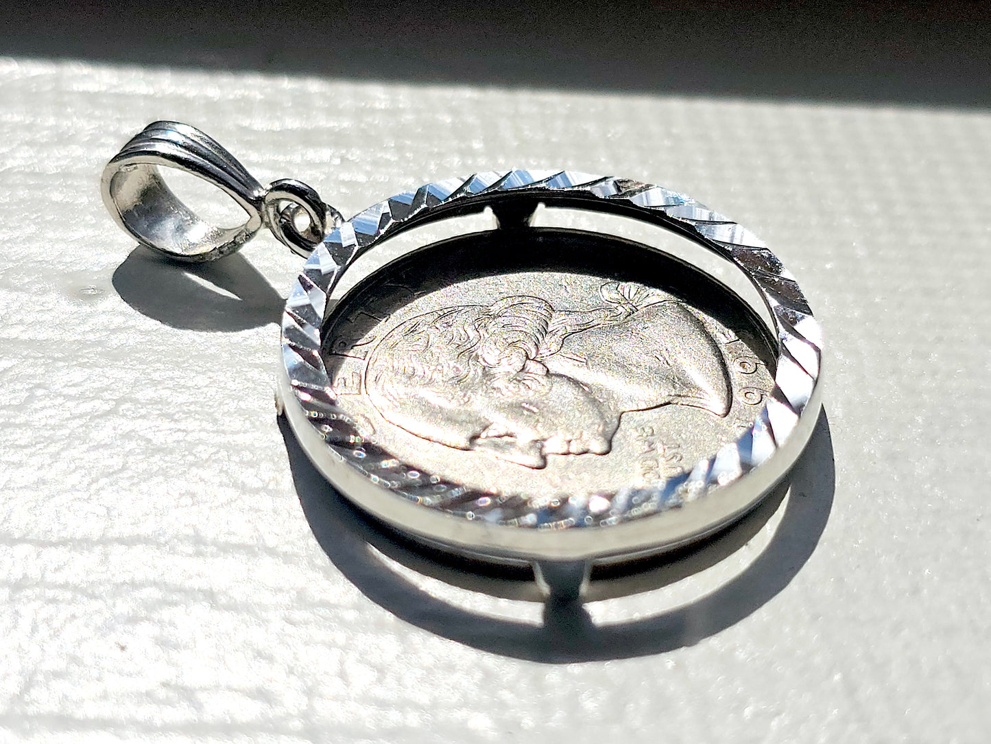 925 Sterling Silver Prong Back Diamond Cut Bezel for 24mm Quarter 25Cent Coins