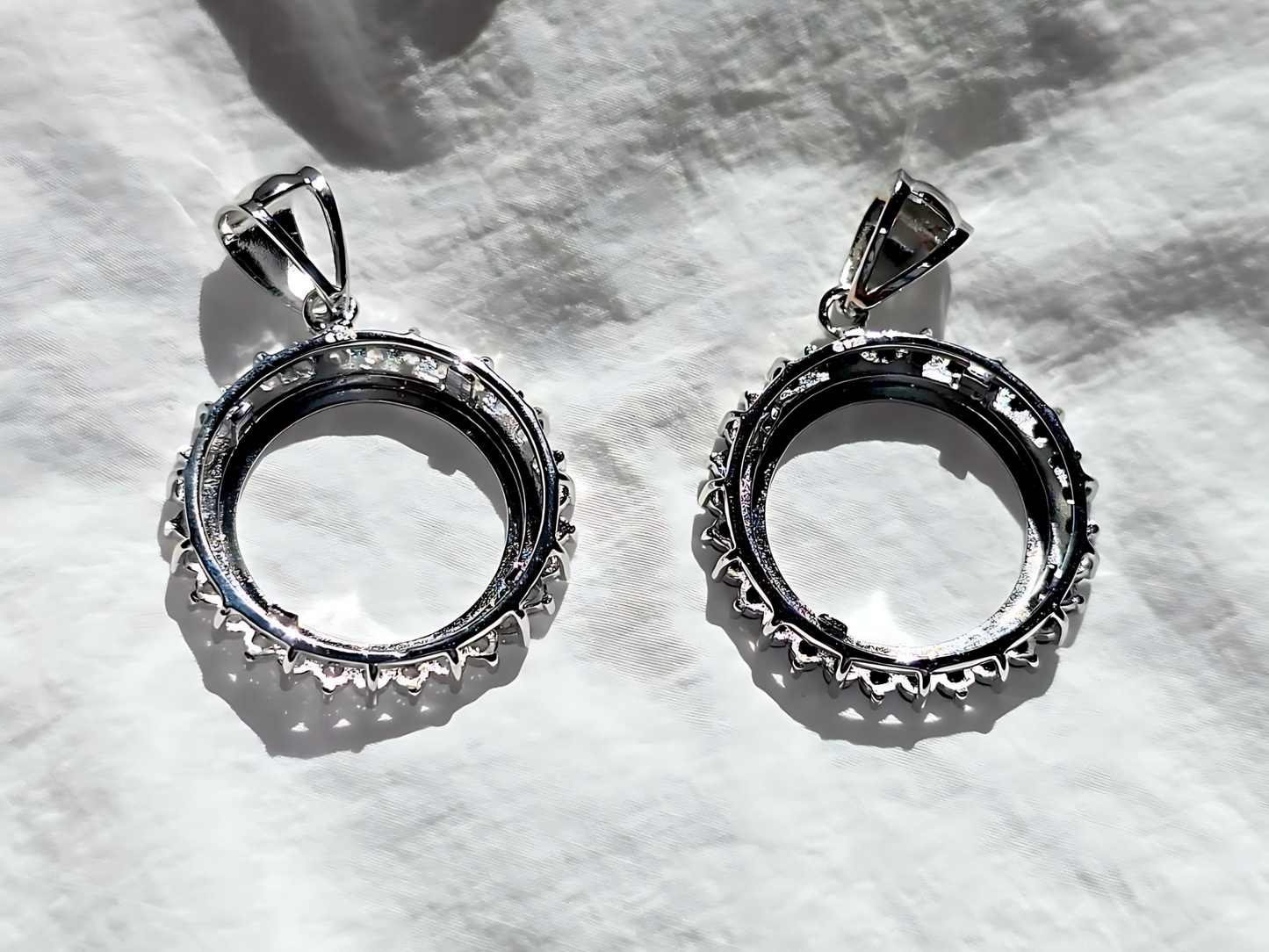 925 Sterling Silver Prong Back Cubic Zirconia CZ Halo Bezel for 18mm Dime 10 Cent Coins