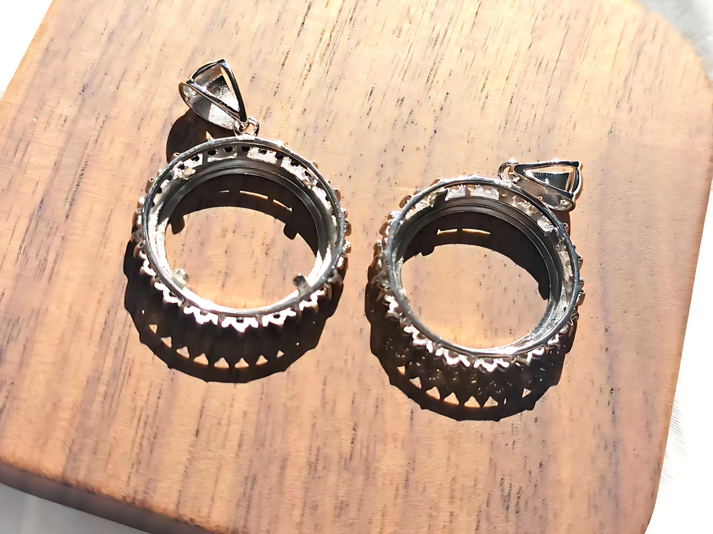 925 Sterling Silver Prong Back Cubic Zirconia CZ Halo Bezel for 21mm Nickel 5 Cent Coins