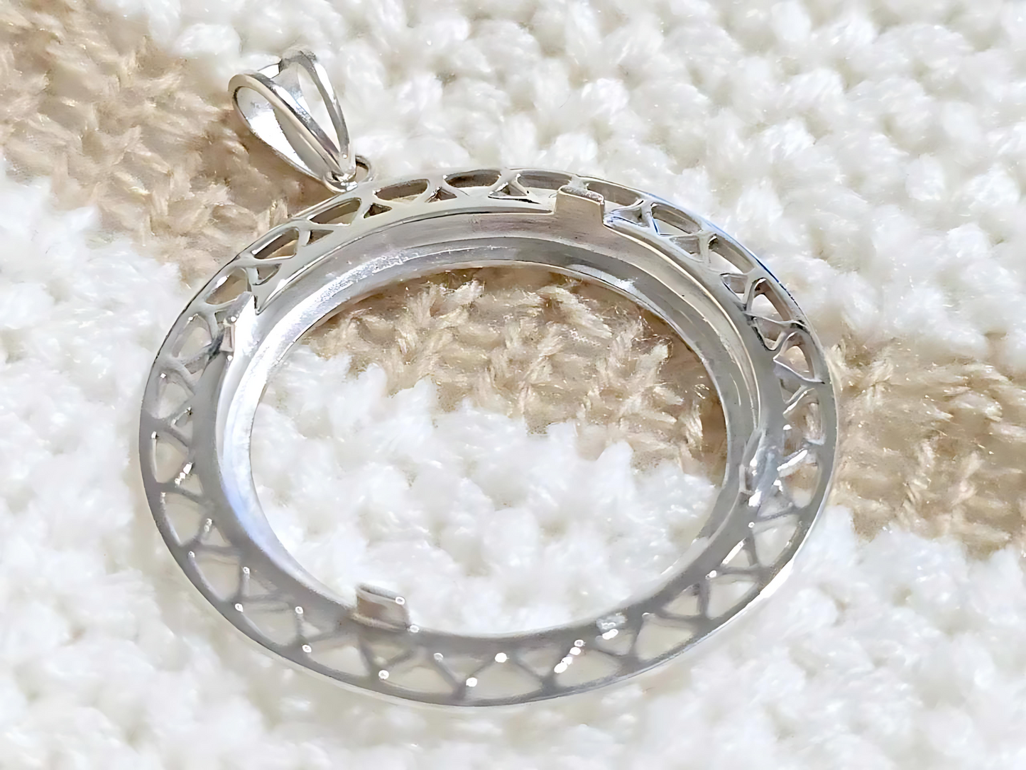 925 Sterling Silver Prong Back Filigree Edge Bezel for 30mm 50 Cent Coins