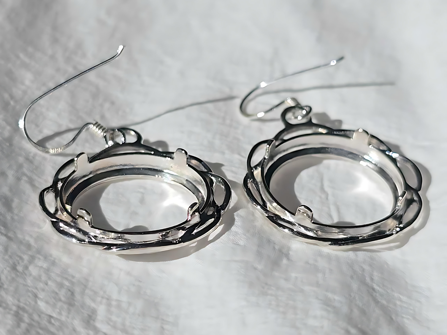 925 Sterling Silver Prong Back Braided Edge Bezel Earring for 18mm 10 Cent Coins