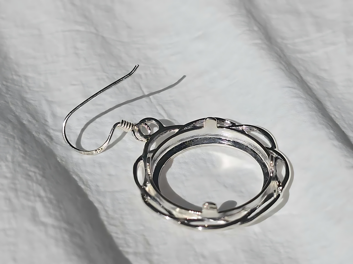 925 Sterling Silver Prong Back Braided Edge Bezel Earring for 18mm 10 Cent Coins