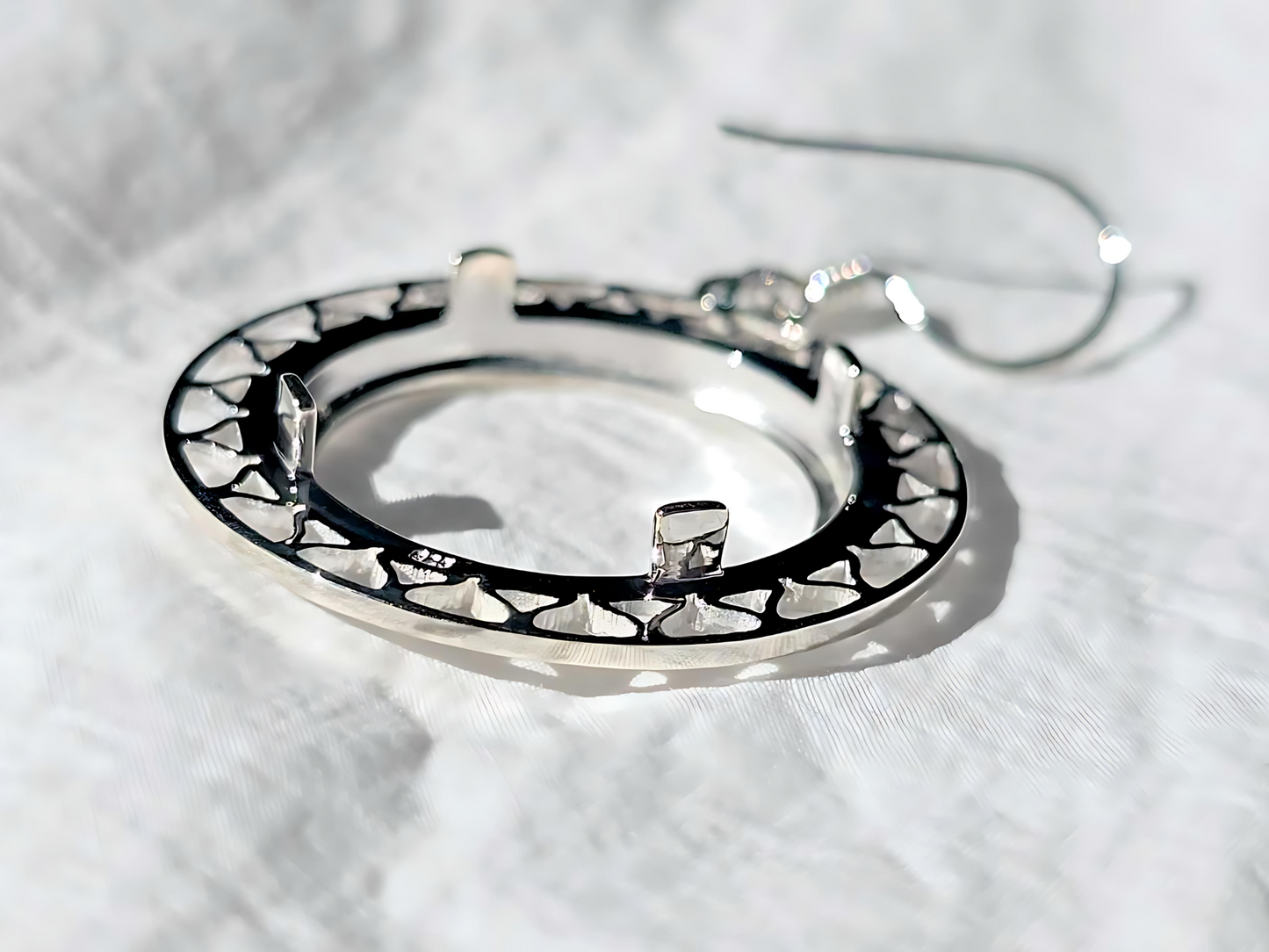 925 Sterling Silver Prong Back Filigree Edge Bezel Earring for 18mm 10 Cent Coins