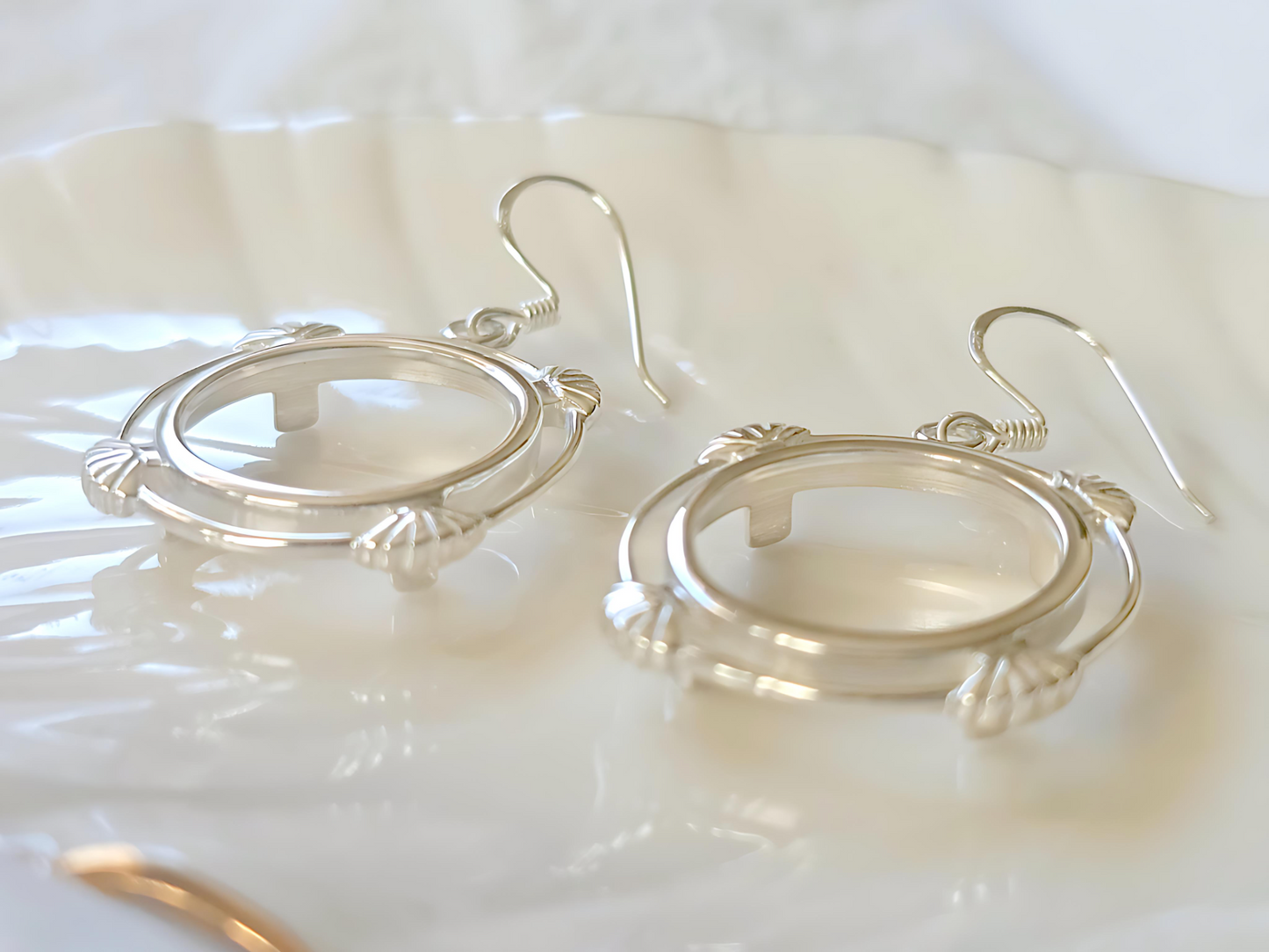 925 Sterling Silver Prong Back Clamshell Edge Bezel Earring for 18mm Dime 10 Cent Coins