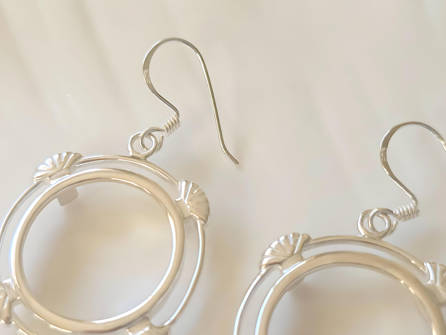 925 Sterling Silver Prong Back Clamshell Edge Bezel Earring for 18mm Dime 10 Cent Coins