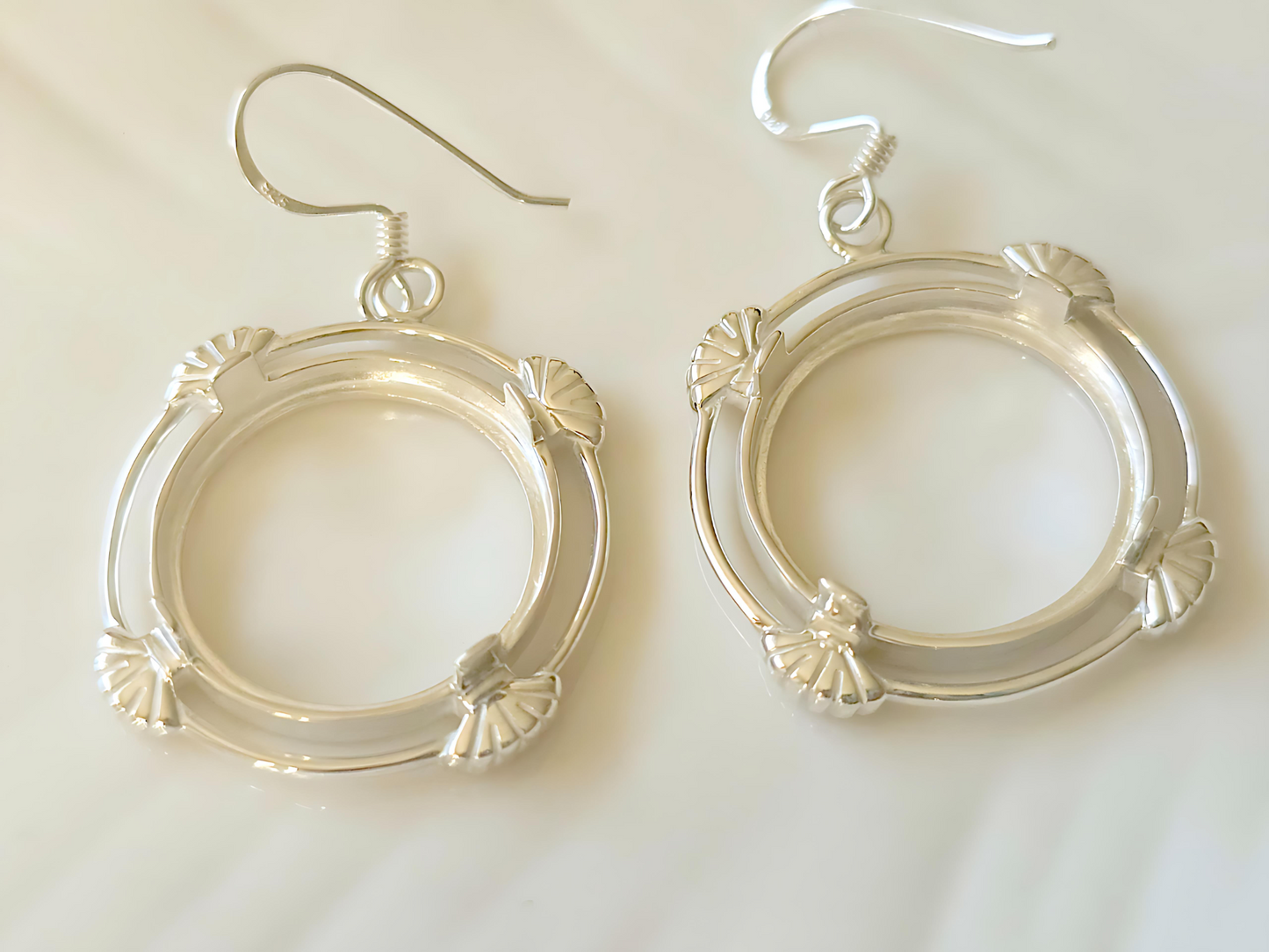 925 Sterling Silver Prong Back Clamshell Edge Bezel Earring for 18mm Dime 10 Cent Coins