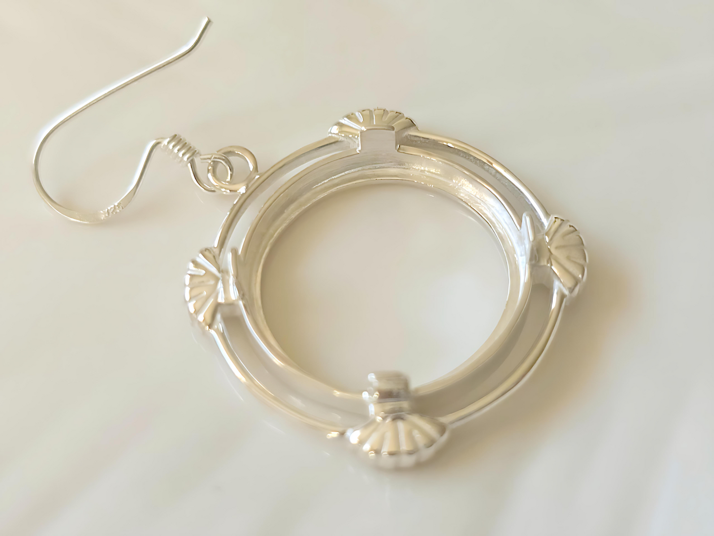 925 Sterling Silver Prong Back Clamshell Edge Bezel Earring for 18mm Dime 10 Cent Coins