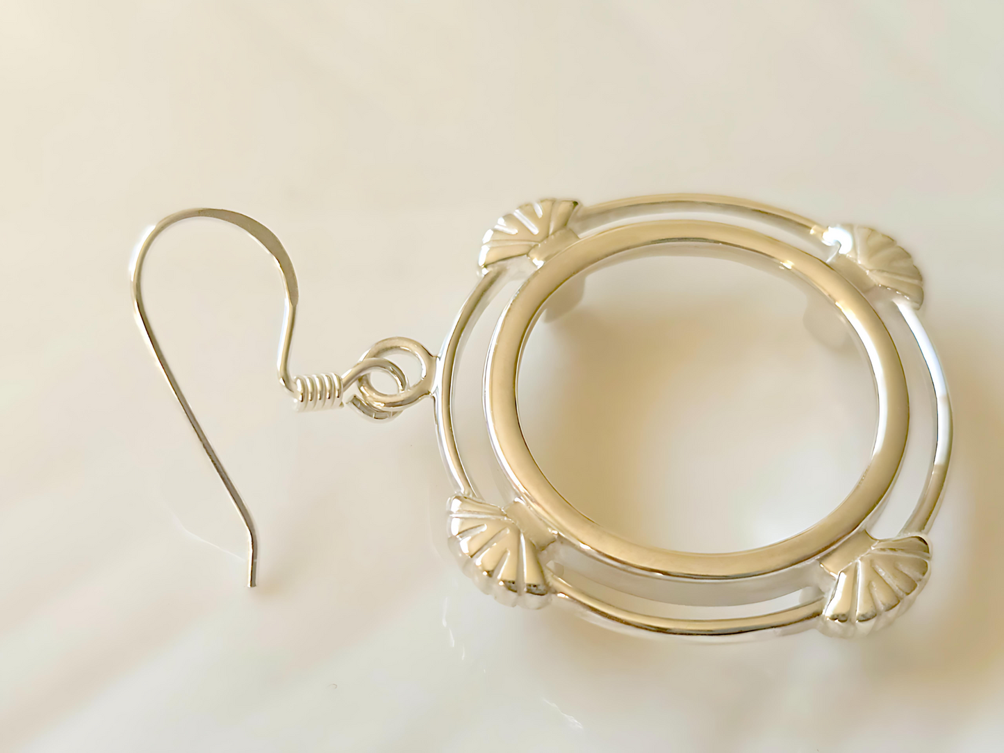 925 Sterling Silver Prong Back Clamshell Edge Bezel Earring for 18mm Dime 10 Cent Coins