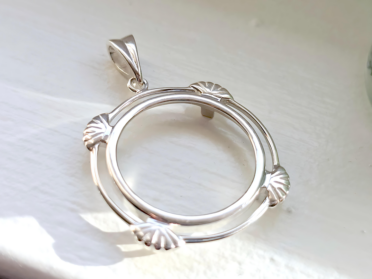 925 Sterling Silver Prong Back Clamshell Edge Bezel for 24mm Quarter 25Cent Coins