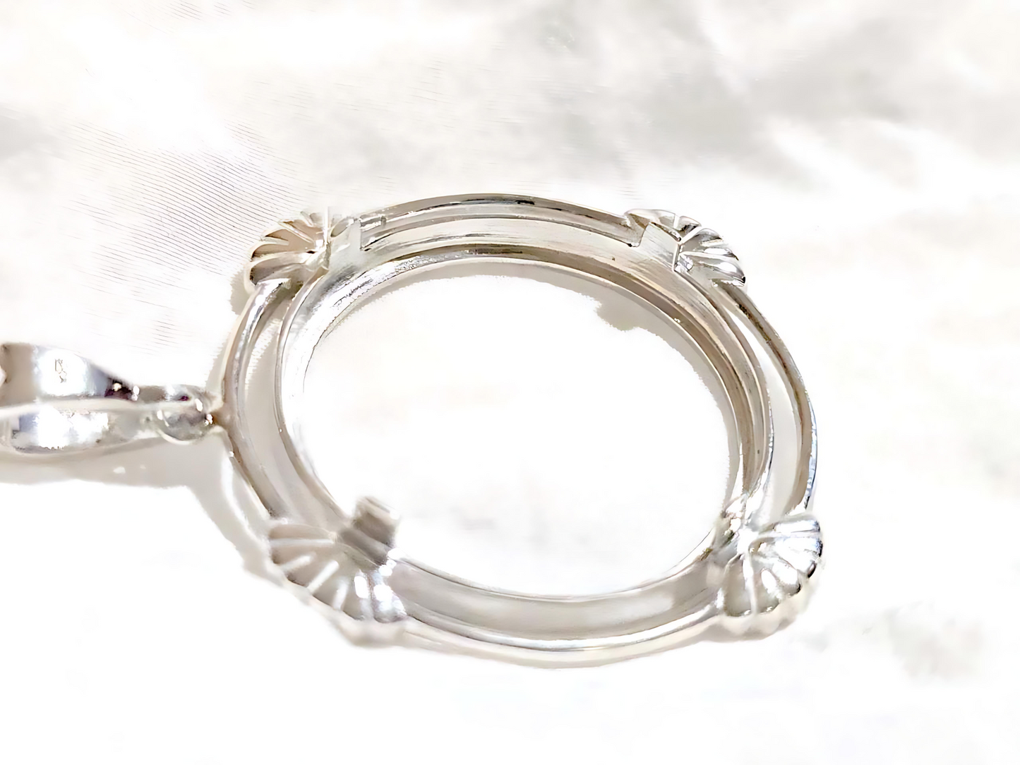 925 Sterling Silver Prong Back Clamshell Edge Bezel for 26mm Coins