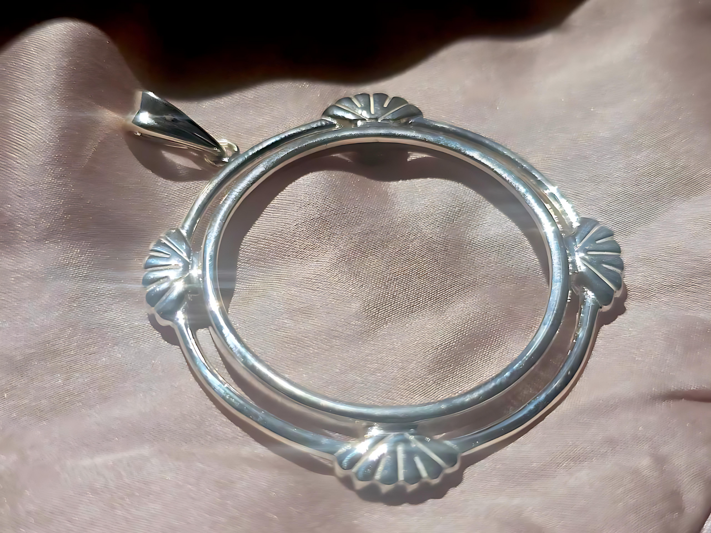 925 Sterling Silver Prong Back Clamshell Edge Bezel for 34mm Mexican 1 Peso Coins