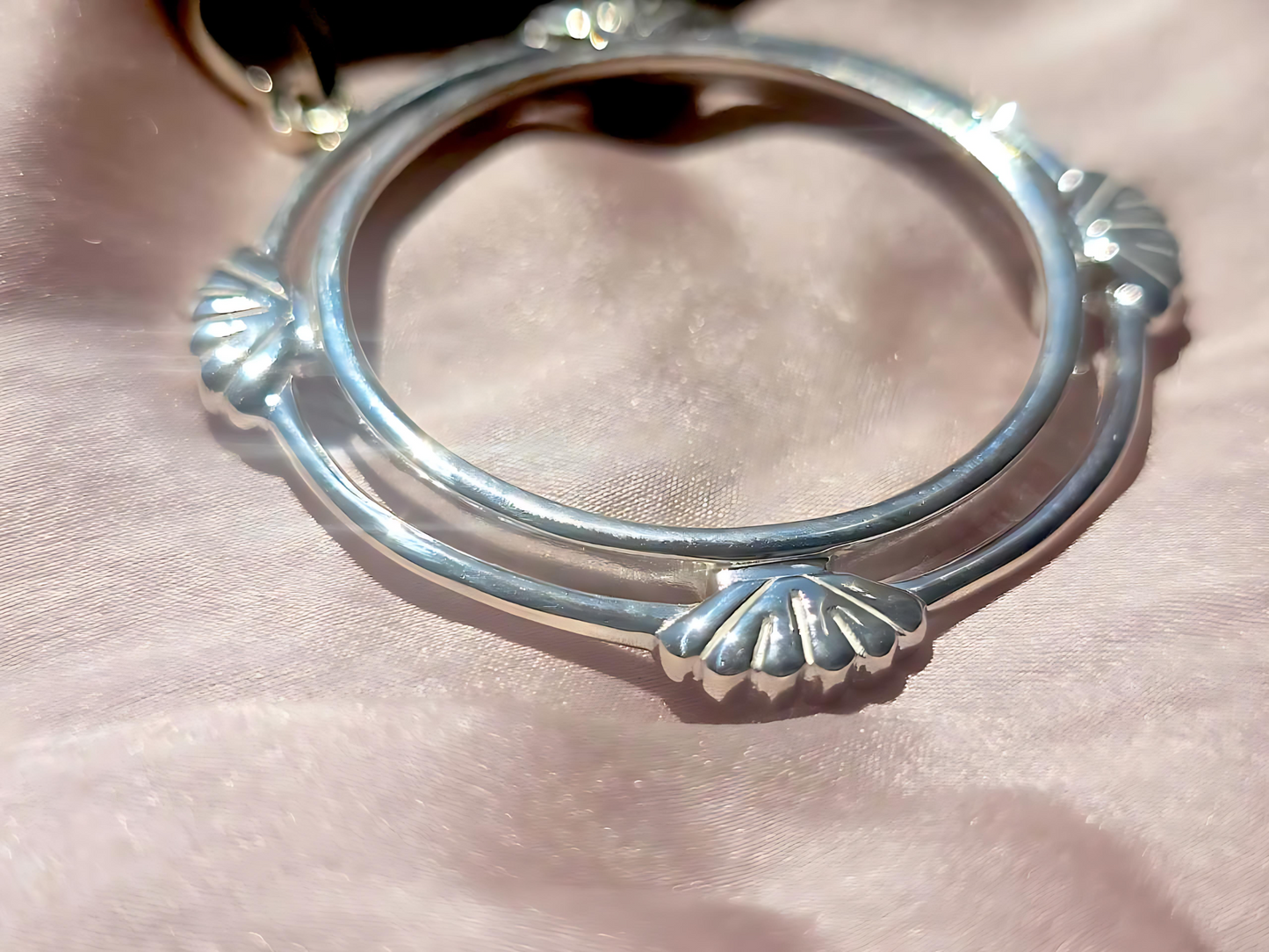 925 Sterling Silver Prong Back Clamshell Edge Bezel for 34mm Mexican 1 Peso Coins