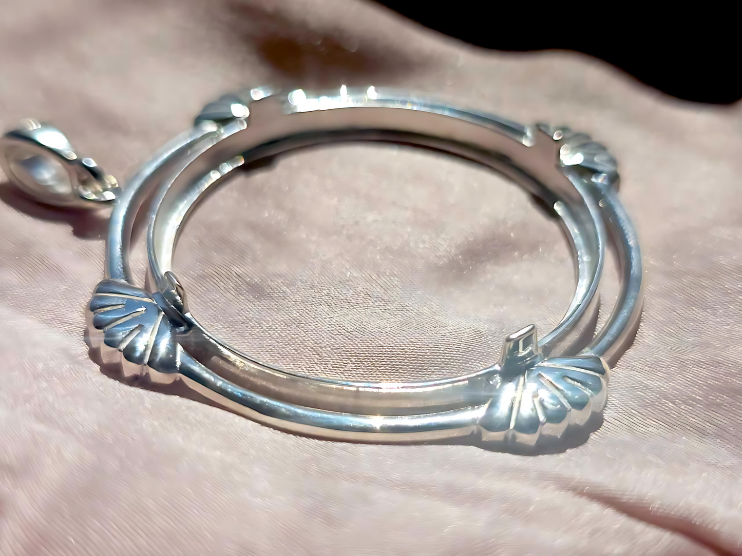 925 Sterling Silver Prong Back Clamshell Edge Bezel for 34mm Mexican 1 Peso Coins