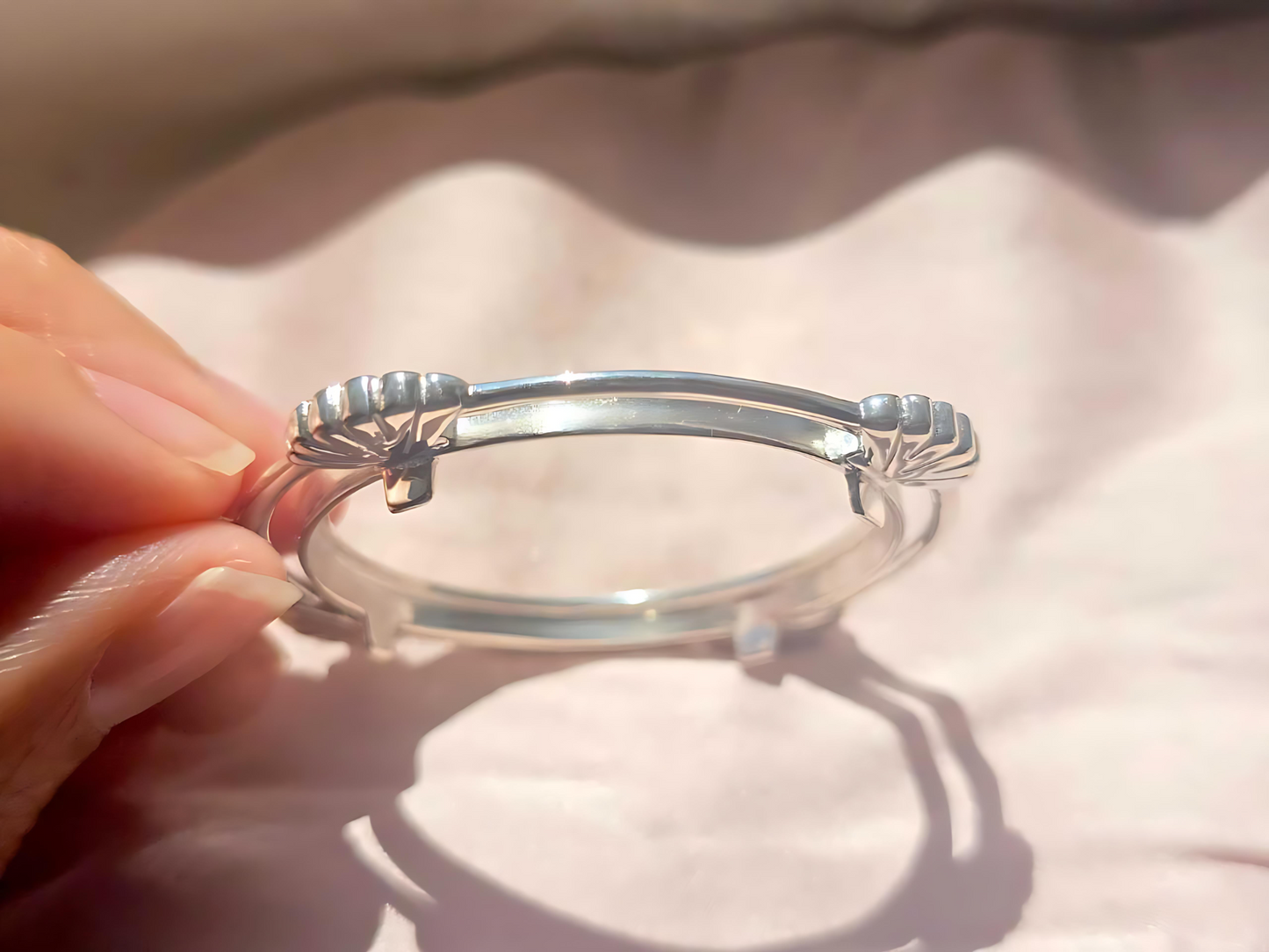 925 Sterling Silver Prong Back Clamshell Edge Bezel for 34mm Mexican 1 Peso Coins
