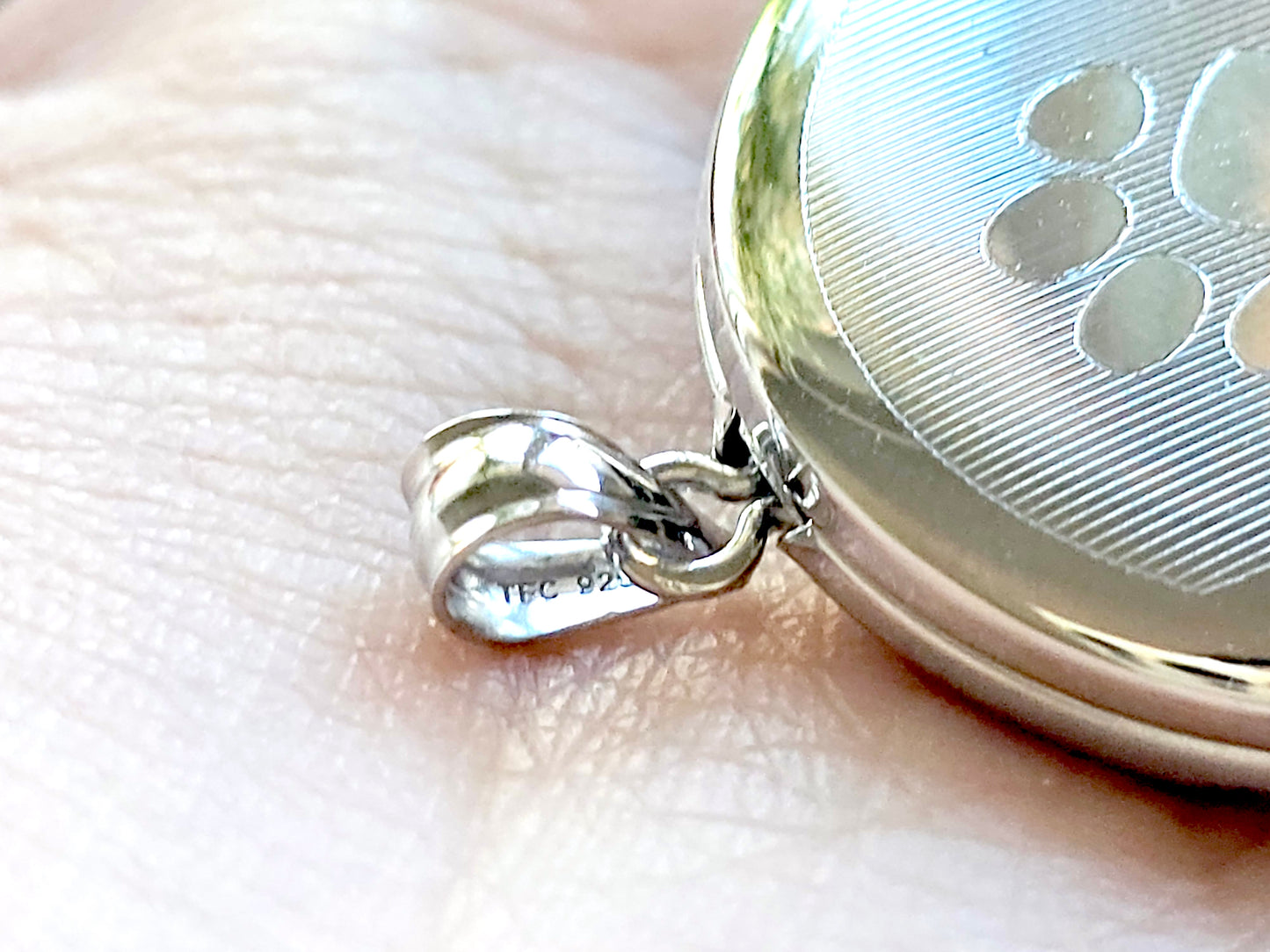 925 Sterling Silver Oval Locket with Paw Prints and Urn Case Pendant Necklace
