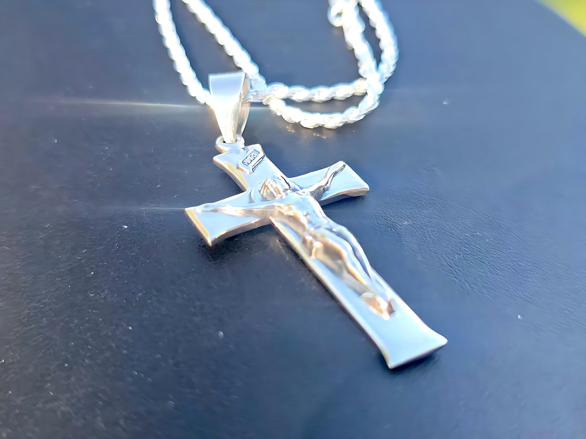925 Sterling Silver Maltese Crucifix Pendant Necklace with Rope Chain
