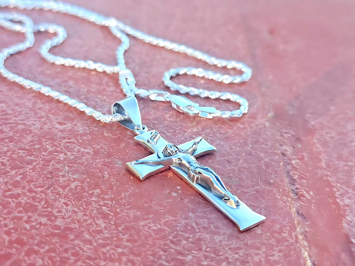 925 Sterling Silver Maltese Crucifix Pendant Necklace with Rope Chain