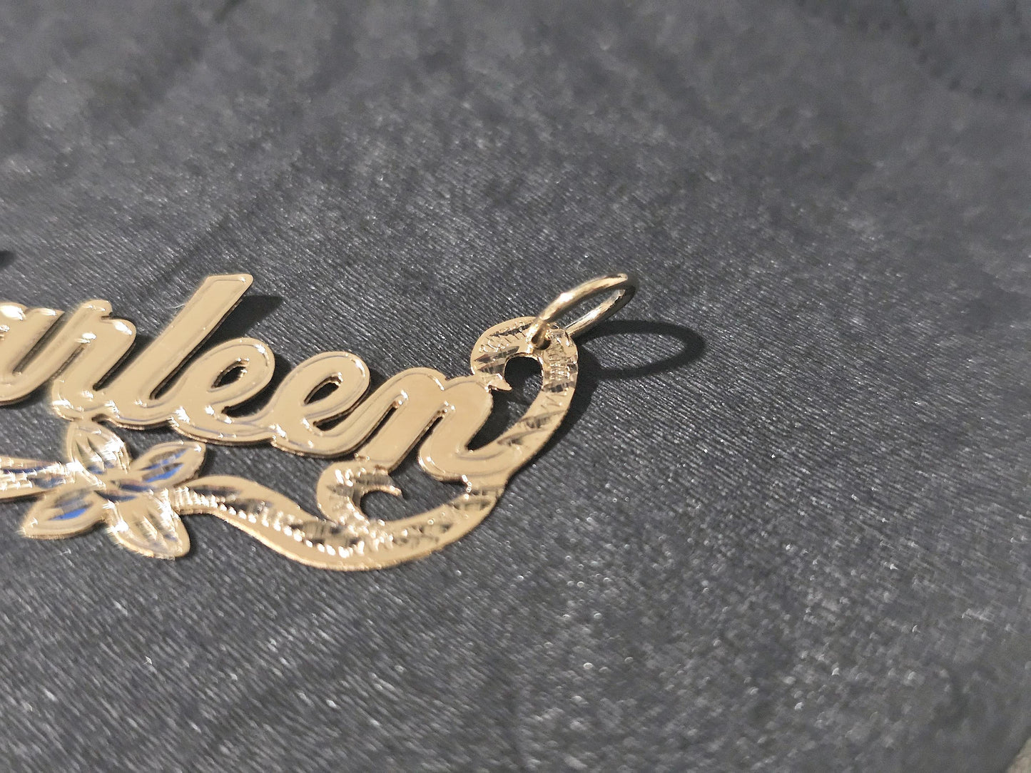 14K Solid Yellow Gold Name Pendant Necklace with Double Flower Ribbon