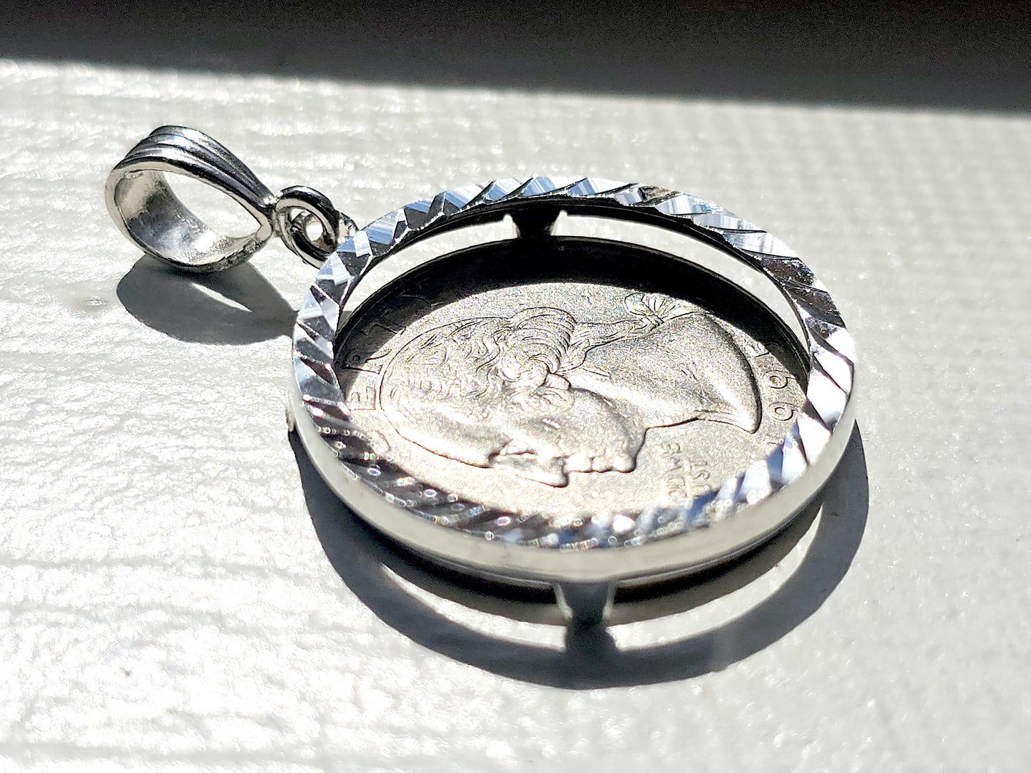 925 Sterling Silver Prong Back Diamond Cut Bezel for 24mm Quarter 25Cent Coins
