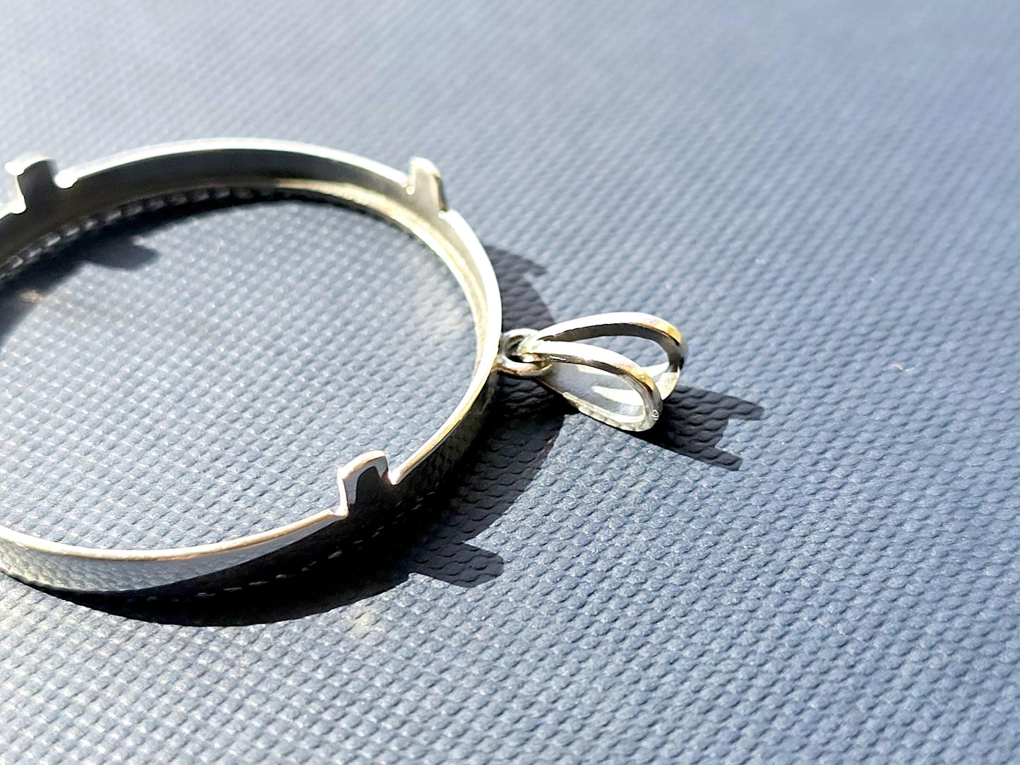 925 Sterling Silver Prong Back Illusion Edge Bezel for 34mm Mexican 1 Peso Coins