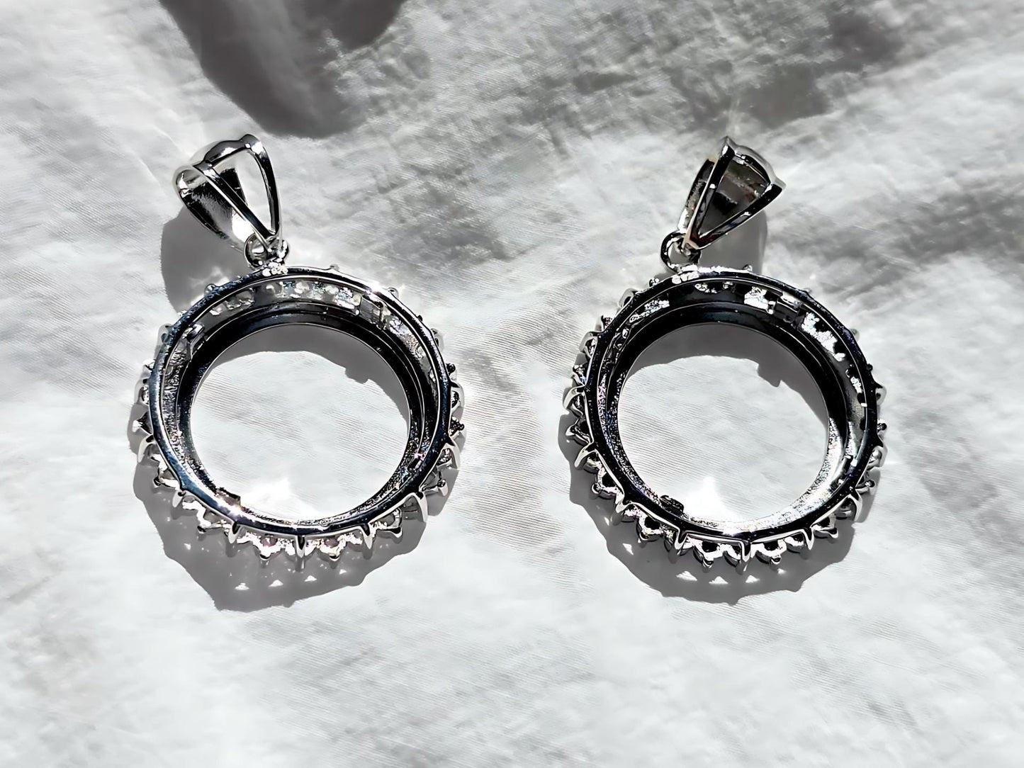 925 Sterling Silver Prong Back Cubic Zirconia CZ Halo Bezel for 18mm Dime 10 Cent Coins