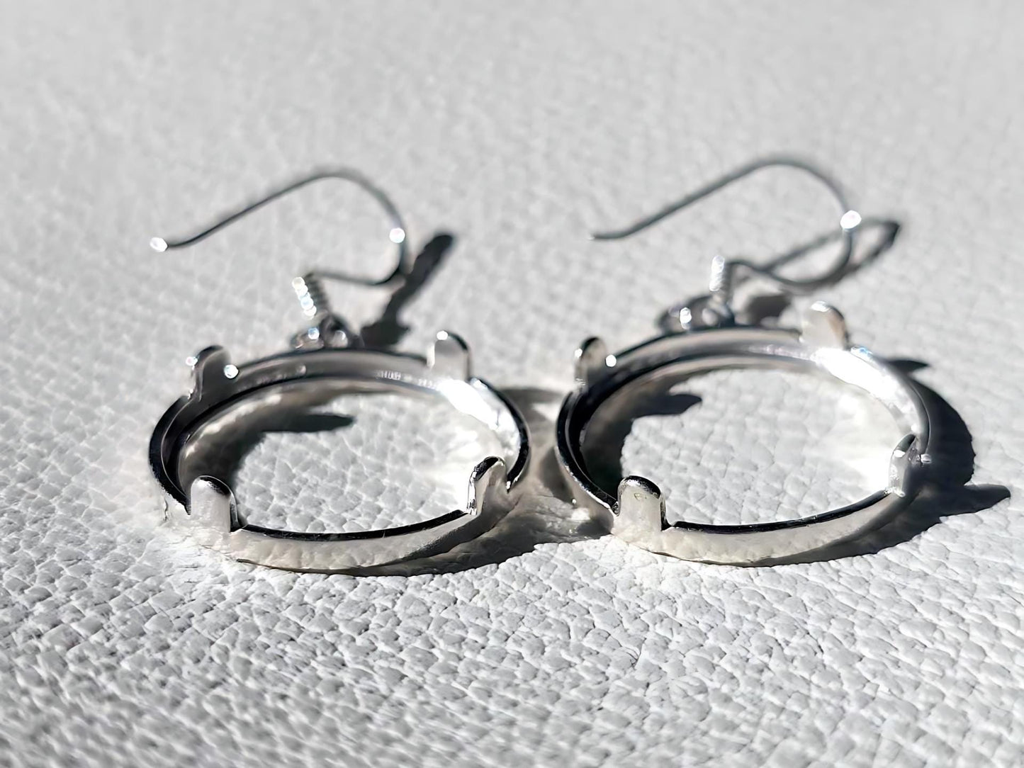 925 Sterling Silver Prong Back Diamond Cut Bezel Earring for 18mm Dime 10 Cent Coins