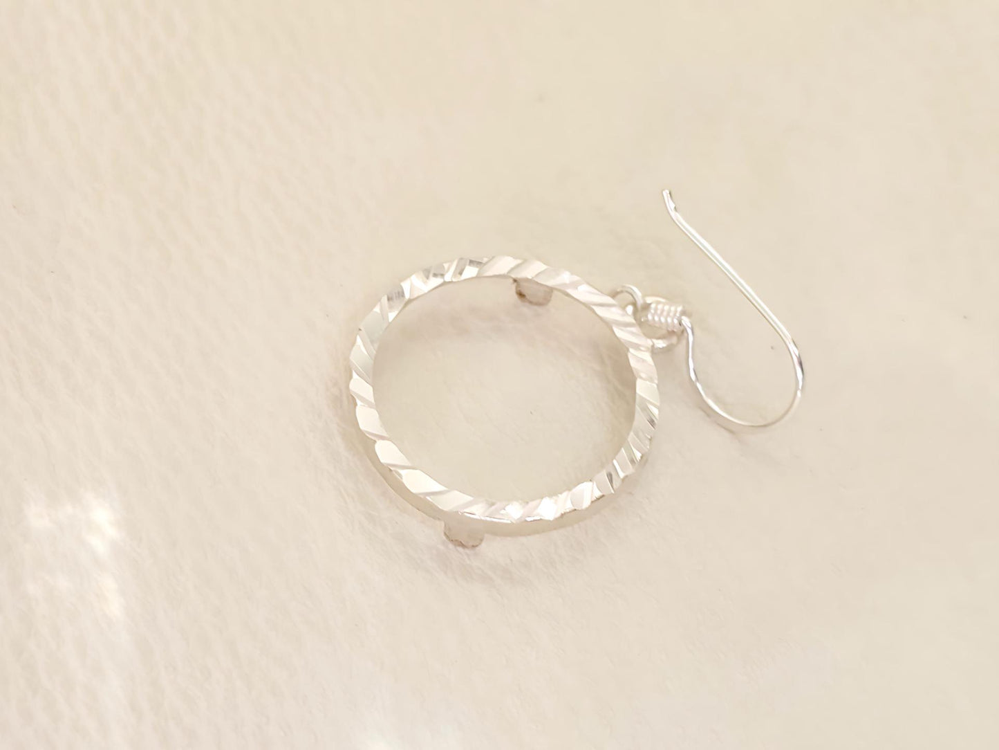 925 Sterling Silver Prong Back Diamond Cut Bezel Earring for 18mm Dime 10 Cent Coins