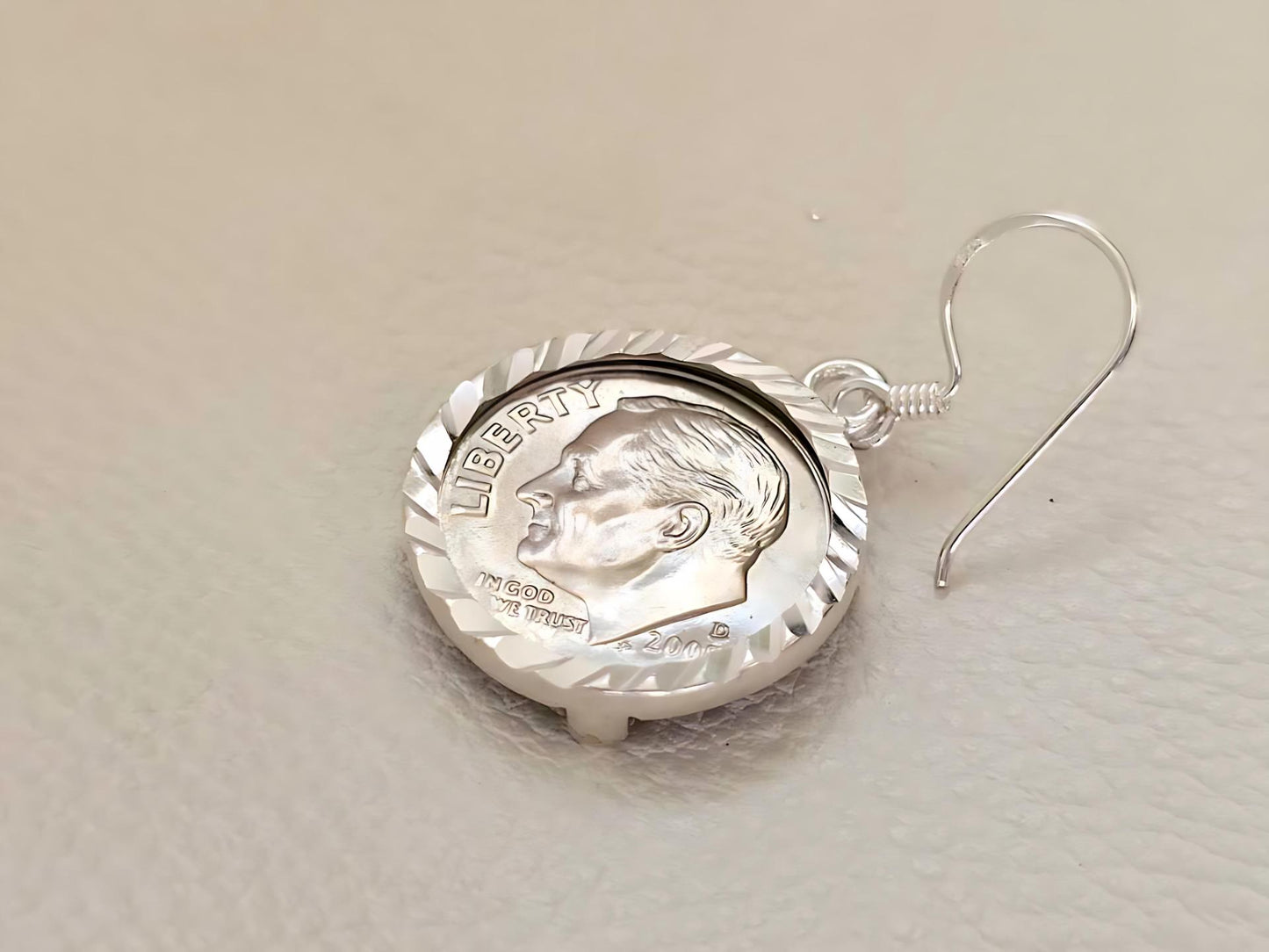 925 Sterling Silver Prong Back Diamond Cut Bezel Earring for 18mm Dime 10 Cent Coins