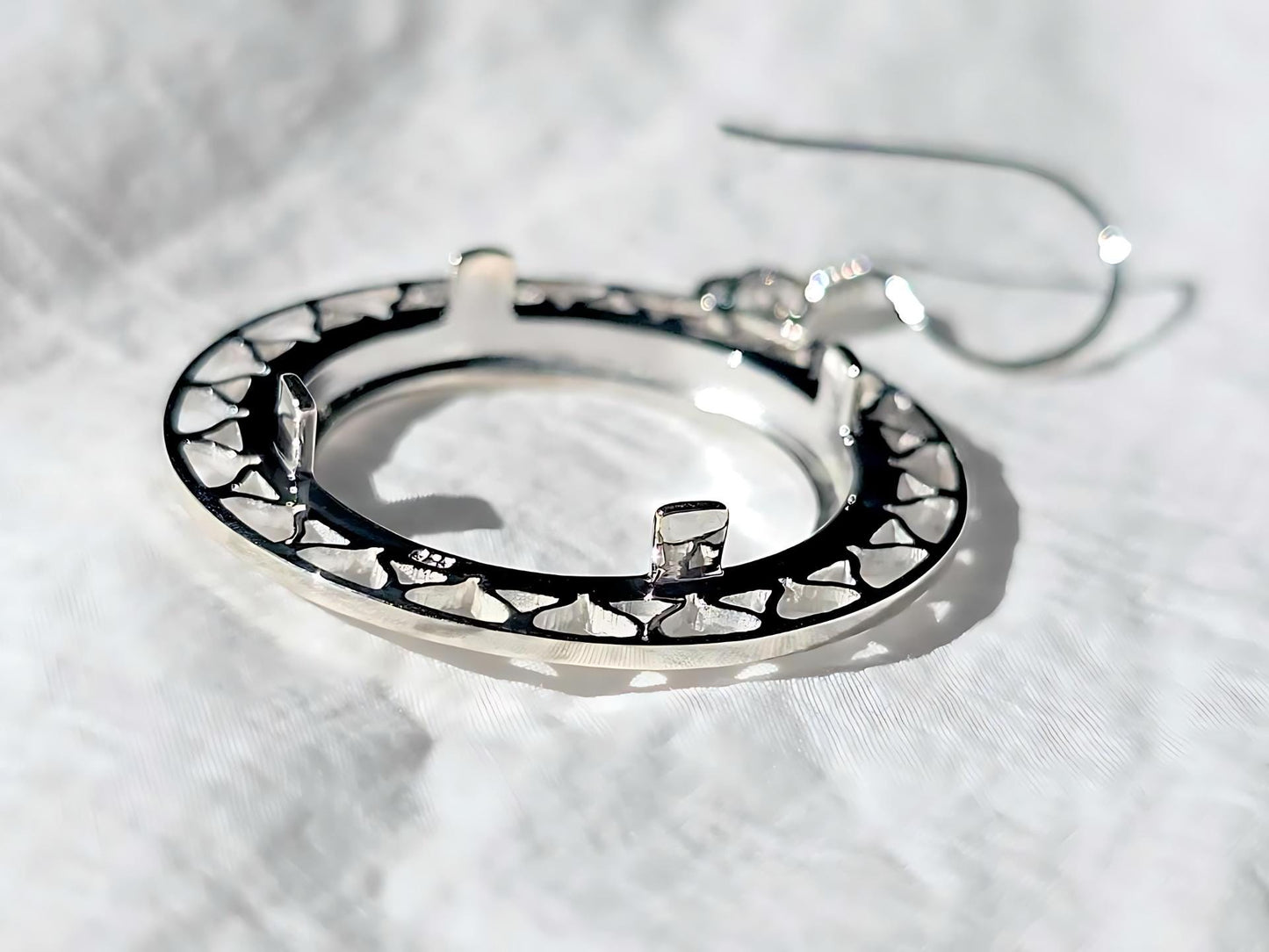 925 Sterling Silver Prong Back Filigree Edge Bezel Earring for 18mm 10 Cent Coins
