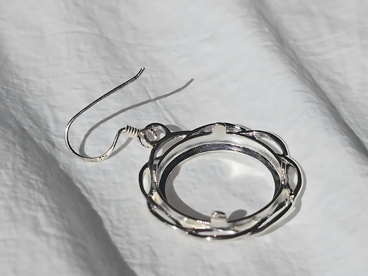 925 Sterling Silver Prong Back Braided Edge Bezel Earring for 18mm 10 Cent Coins