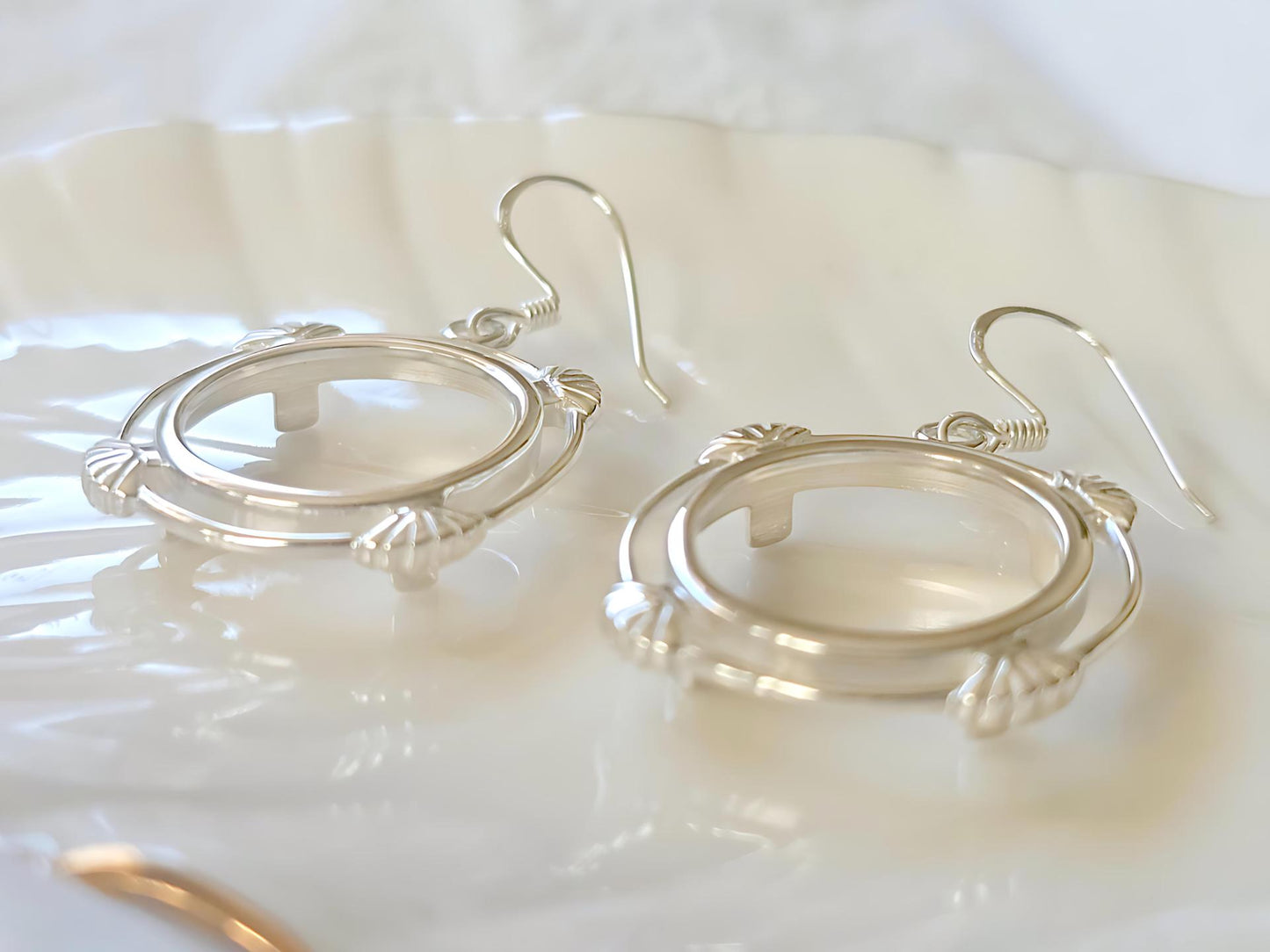 925 Sterling Silver Prong Back Clamshell Edge Bezel Earring for 18mm Dime 10 Cent Coins
