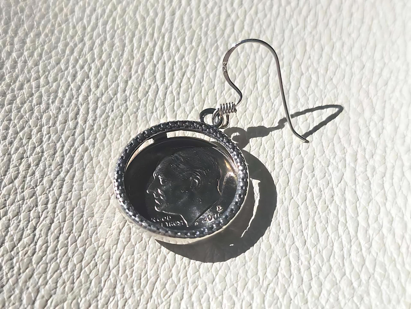 925 Sterling Silver Prong Back Illusion Edge Bezel Earring for 18mm Dime 10 Cent Coins