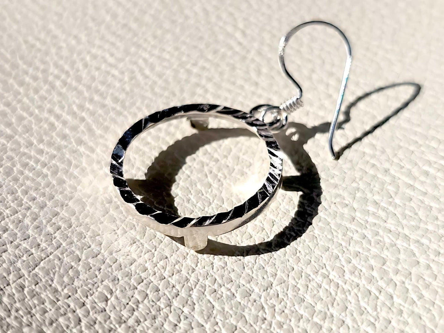 925 Sterling Silver Prong Back Diamond Cut Bezel Earring for 18mm Dime 10 Cent Coins