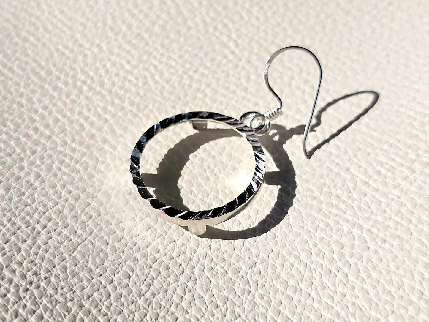 925 Sterling Silver Prong Back Diamond Cut Bezel Earring for 18mm Dime 10 Cent Coins