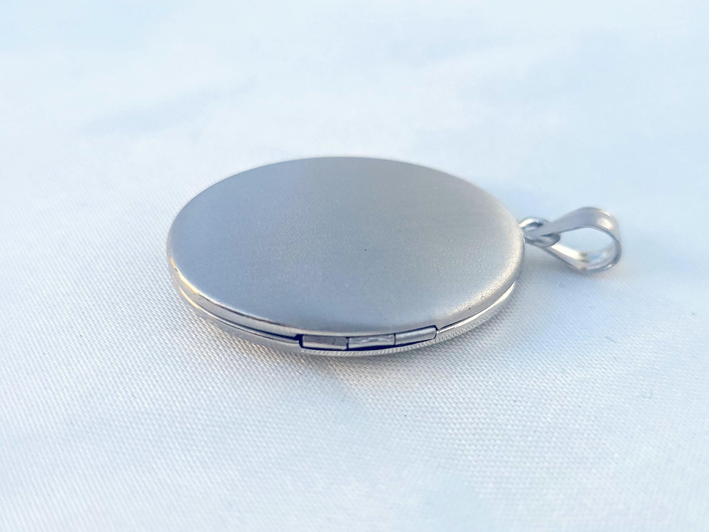 925 Sterling Silver Oval Locket Pendant with Diamond Starburst Set Etched Border