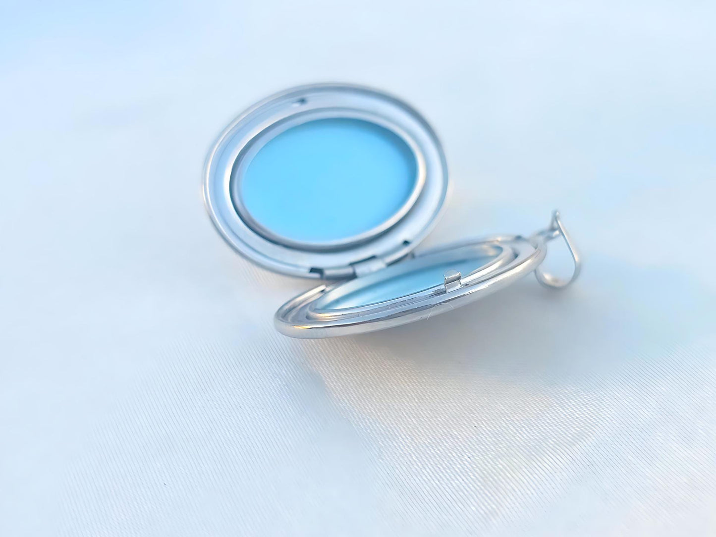 925 Sterling Silver Oval Locket Pendant with Diamond Starburst Set Etched Border