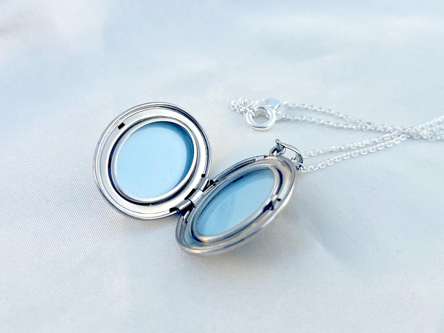 925 Sterling Silver Oval Locket Pendant with Diamond Starburst Set Etched Border