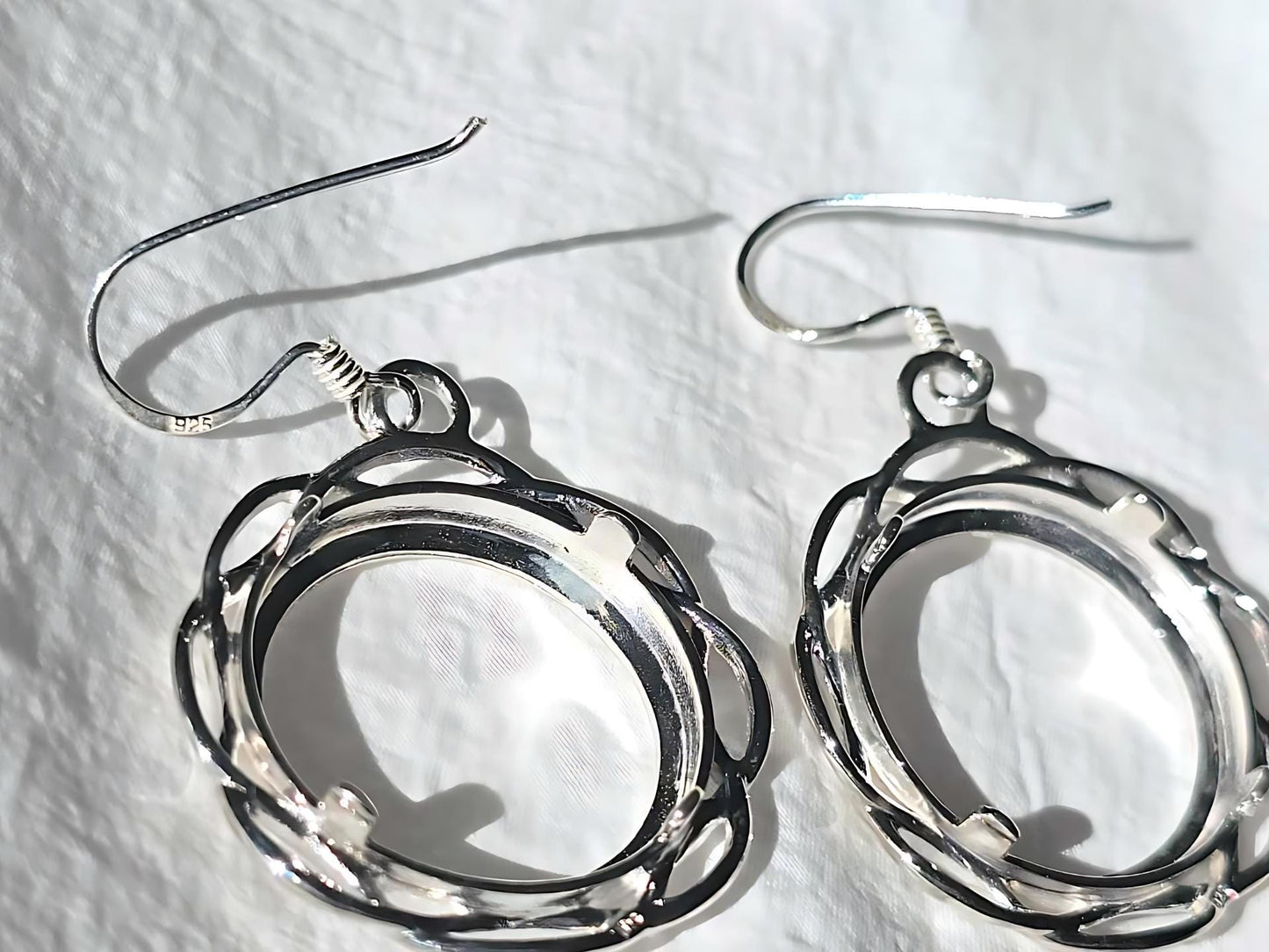 925 Sterling Silver Prong Back Braided Edge Bezel Earring for 18mm 10 Cent Coins