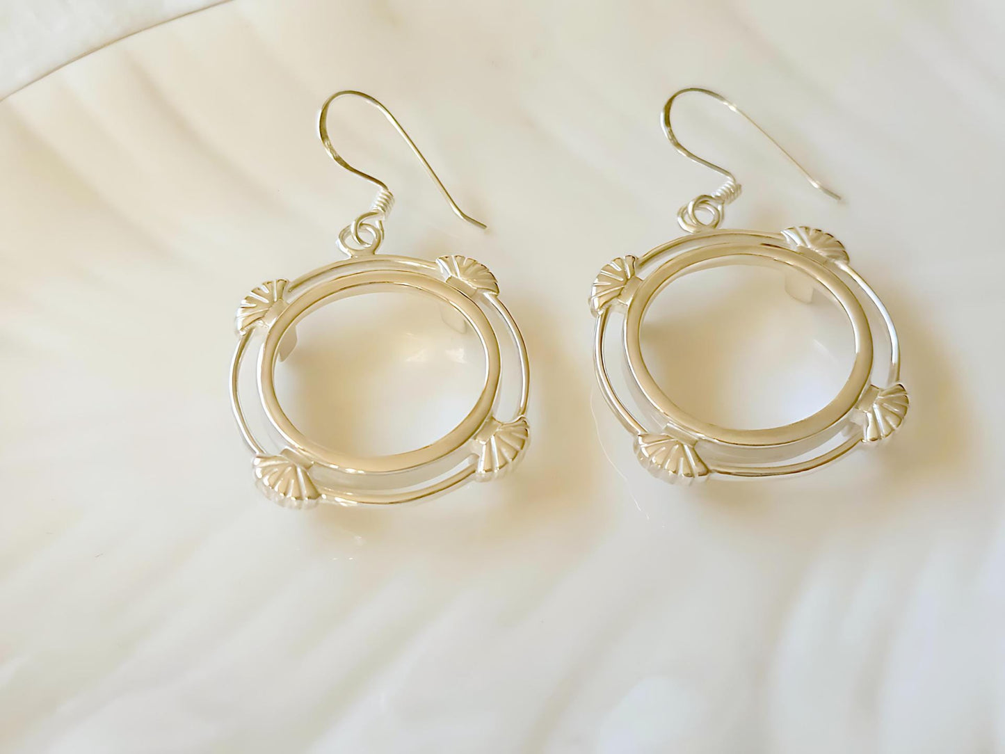 925 Sterling Silver Prong Back Clamshell Edge Bezel Earring for 18mm Dime 10 Cent Coins